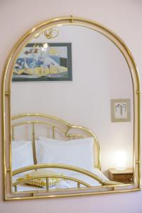 Gold n Blu Petalidi