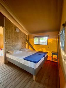 Tentes de luxe Camping la Kahute - Tente lodge au coeur de la foret : photos des chambres