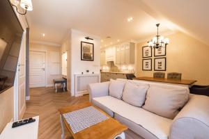 Lovely Apartment In The Heart of Warsaw by BookingHost