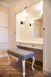 Lovely Apartment In The Heart of Warsaw by BookingHost