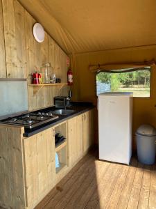 Tentes de luxe Camping la Kahute, tente lodge au coeur de la foret : photos des chambres