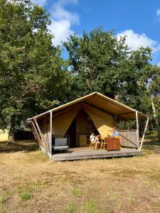 Tentes de luxe Camping la Kahute, tente lodge au coeur de la foret : photos des chambres