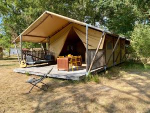 Tentes de luxe Camping la Kahute - Tente lodge au coeur de la foret : photos des chambres
