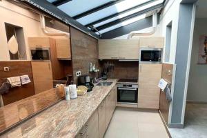 Charming townhouse with garden in the City of Love