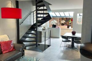 Charming townhouse with garden in the City of Love