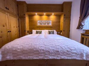 Double Room (1 Adult)