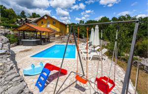 Beautiful home in Viskovo with 2 Bedrooms WiFi and Jacuzzi