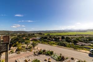 Beautiful 4 bedroom 2 bathroom ground unit