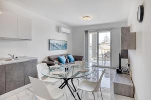 Deluxe 2BR Apartment in central St Julians