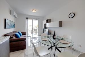 Deluxe 2BR Apartment in central St Julians