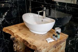 Oniro Luxury Suites in PargaTown