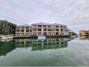 5 on Aruba - Marina Martinique