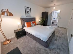 Luxury City Centre Townhouse with Parking