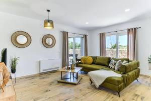 Luxury villa with pool,jacuzzi and sauna04 - by TA Leut Agency