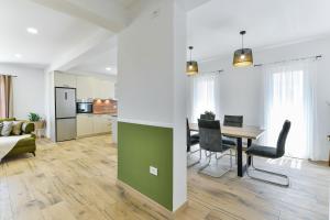 Luxury villa with pool,jacuzzi and sauna04 - by TA Leut Agency