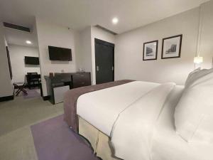 Hotel Trinitarias Suites