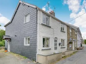 Cysgod Y Coed - Llancynfelyn