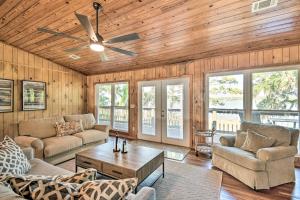 Waterfront Retreat, Near Fishing & Boating!