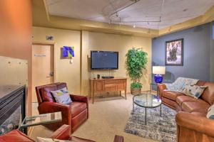 Idyllic Dtwn Anchorage Condo with Fireplace!