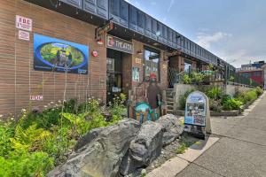 Idyllic Dtwn Anchorage Condo with Fireplace!