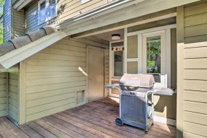 Peaceful Edwards Condo with Mountain Views!