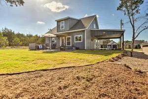 Granbury Home with Hot Tub and Furnished Patio! - DeCordova