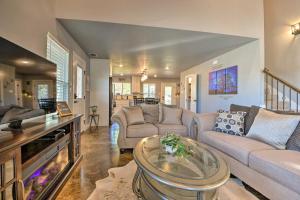 Granbury Home with Hot Tub and Furnished Patio!