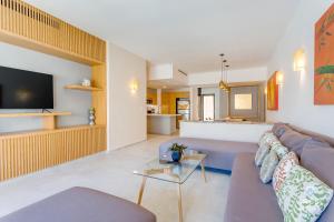 Magnificent Oceanview Rooftop Lounge with Plunge Pool