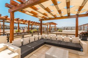 Magnificent Oceanview Rooftop Lounge with Plunge Pool