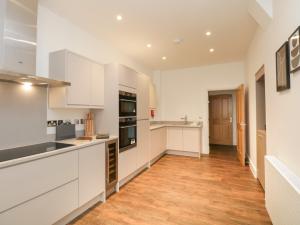 Alice House Stone Cross Mansion