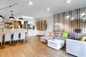 Modern apartment on Tymienieckiego Street