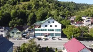 Pensiunea ATLANTIS - Izvoru Dragoş