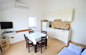 Nice Apartment In Mandre With 2 Bedrooms, Wifi And Indoor Swimming Pool