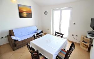 Nice Apartment In Mandre With 2 Bedrooms, Wifi And Indoor Swimming Pool