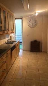 lovely two bedroom apartment with free parking