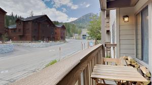 Spacious One Bedroom Condo in Mammoth! Free Assigned Parking - Snowbird 107