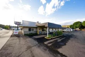 Budget 8 Motel - Burns