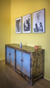 Belle et grande maison de village au bord de leau