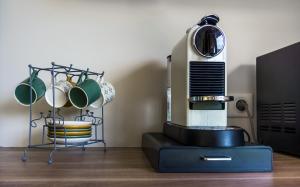 Belle et grande maison de village au bord de leau