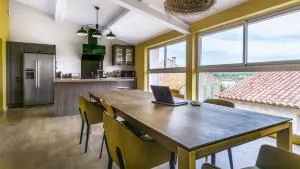 Belle et grande maison de village au bord de l'eau - 巴日