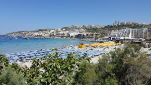 Modern confortable room for 1 Person only in a shared flat close to beach