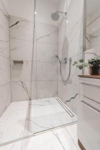 Cozy Apartment, 2 Private terraces, 8 min to city center