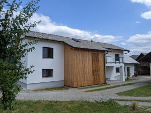 Klančarjeva domačija - Spacious countryside apartment on an eco farm