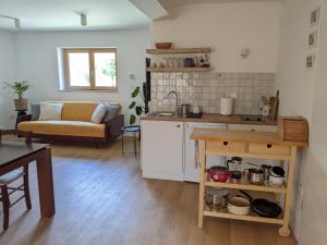 Klančarjeva domačija - Spacious countryside apartment on an eco farm