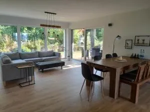 Haus EDDA - Ferienwohnungen mit Garten und Schlossblick - Hahnerheide