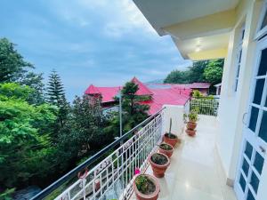 Grand view lodge and Restaurant Dharamshala - Partial Prepayment required to confirm booking