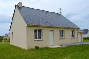 Maisons de vacances Maison de 3 chambres avec vue sur la mer jardin clos et wifi a Saint Laurent sur Mer : photos des chambres