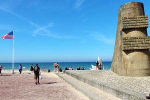 Maisons de vacances Maison de 3 chambres avec vue sur la mer jardin clos et wifi a Saint Laurent sur Mer : photos des chambres