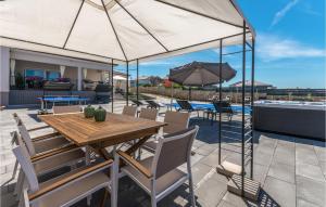 Amazing Home In Sukosan With Wifi