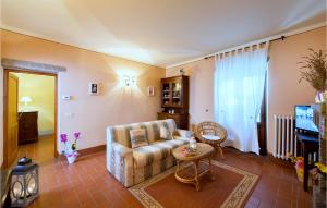 Cozy Home In Cortona With Kitchen